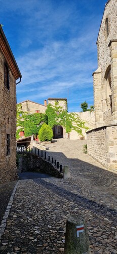 Maison de vacances 'La Maison du Vigneron' avec vue sur les montagnes, court de tennis & Wi-Fi