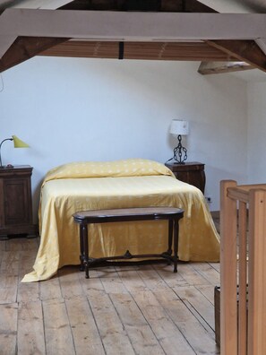 1 chambre, fer et planche à repasser, accès au Wi-Fi (inclus)