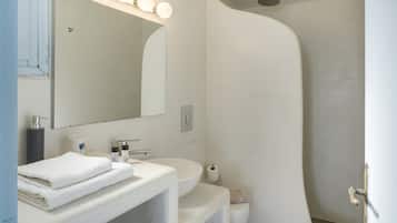 Ducha, secador de pelo, toallas