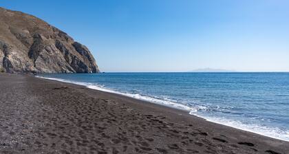 Aegean Blue Santorini Perissa near the Beach with Private Terrace & Wi-Fi