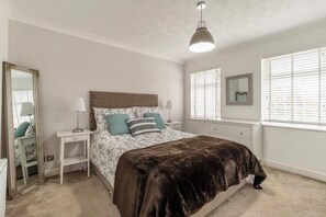 House, Multiple Beds | 3 bedrooms, iron/ironing board, free WiFi, bed sheets