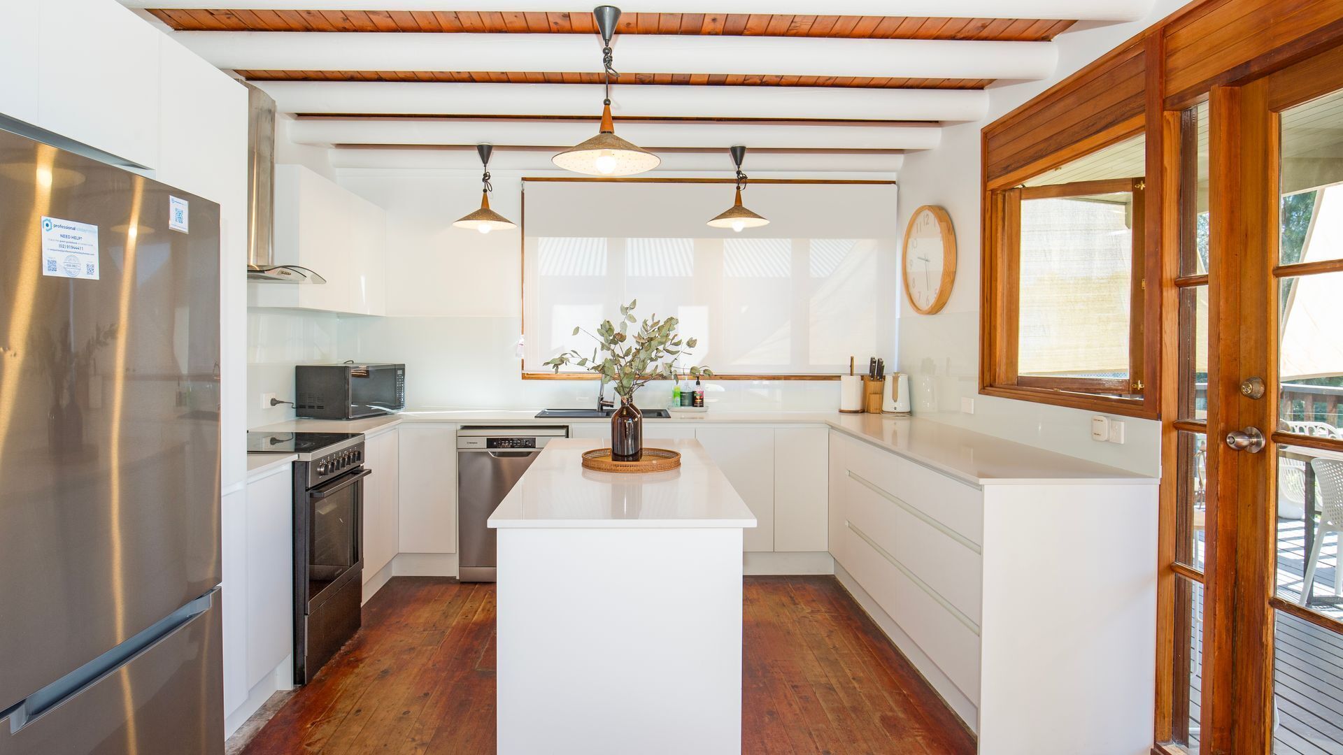 Køleskab, mikrobølgeovn, ovn, kogeplade