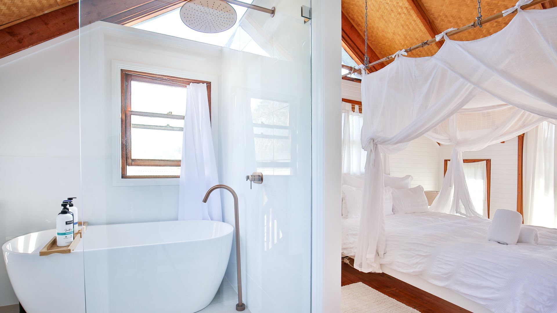 Bathtub, jetted tub, hair dryer, towels