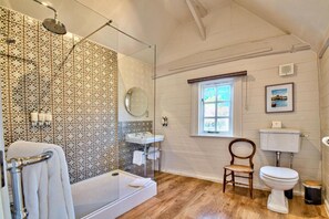Standard Room, 1 King Bed | Bathroom - The WoolPack Inn (Colchester)