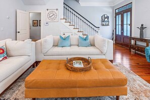 智能电视、办公室