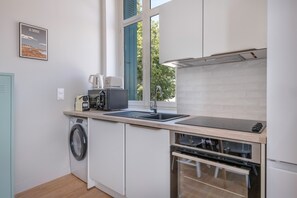 Refrigerador, microondas, horno, placa de cocina
