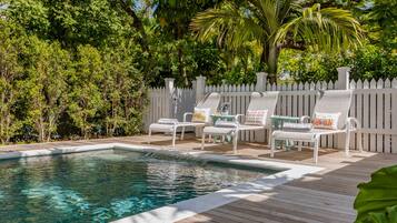 Een verwarmd zwembad