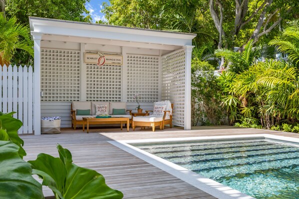 Lämmitetty uima-allas