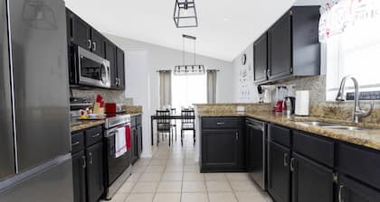Cheerful three bedroom home with Heated Pool in Kissimmee, Florida