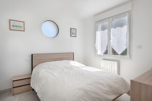 3 bedrooms, iron/ironing board, free WiFi - House for 4 with private access to the beach! (Sarzeau)