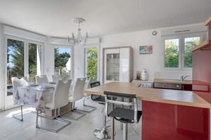 Dining - House with private beach access & BBQ – Sleeps 4 (Sarzeau)