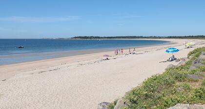 House for 6 with private access to the beach!