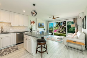 Condo, 1 Bedroom | Private kitchen