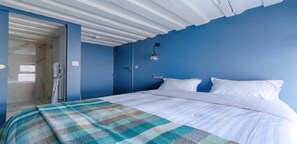 2 bedrooms, in-room safe, desk, iron/ironing board