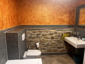 Bañera, toallas y jabón