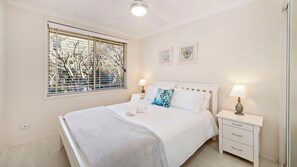 3 bedrooms, desk, iron/ironing board, travel cot - My Shell Boat Harbour (Boat Harbour)