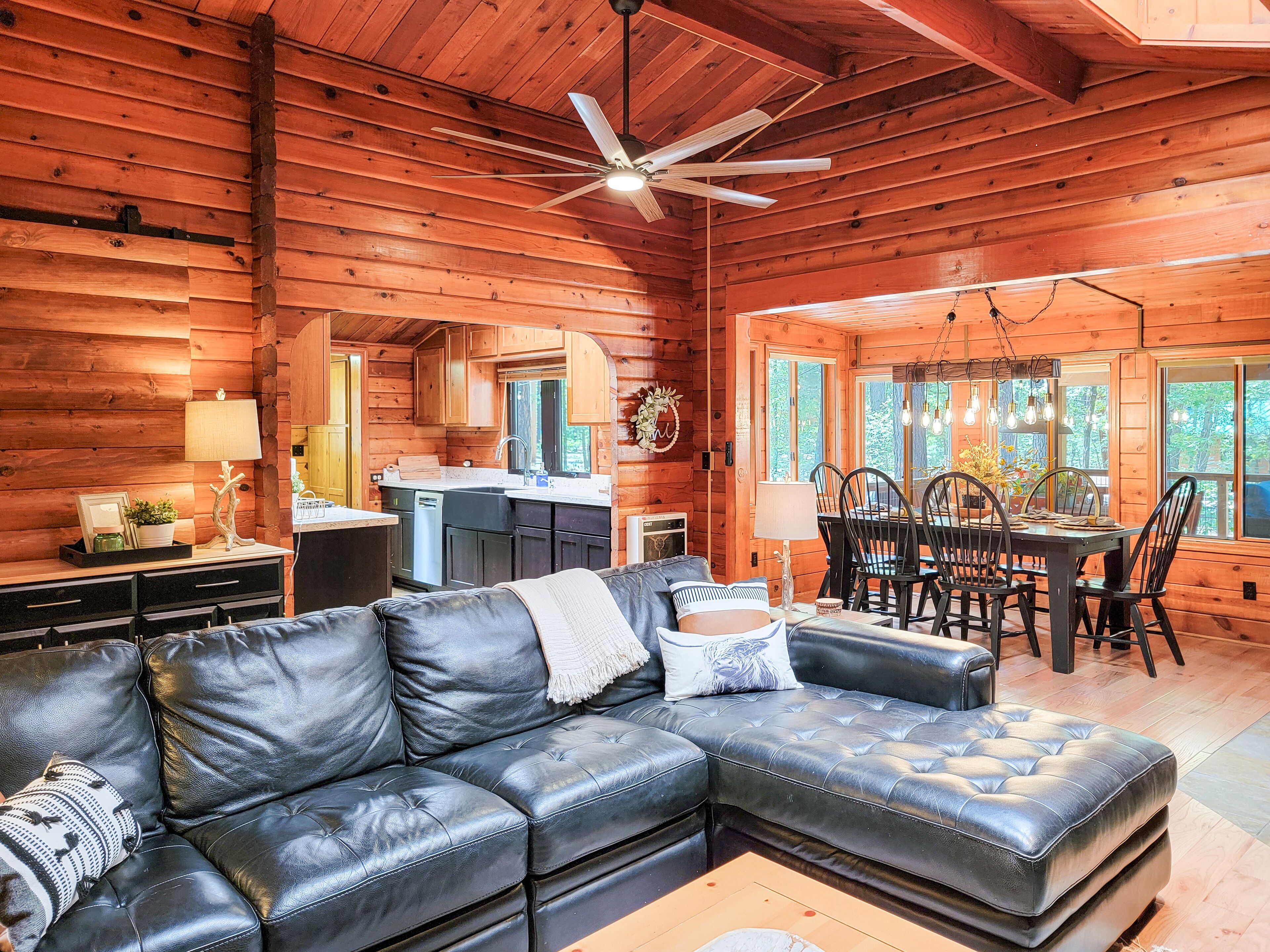 Blue Spruce Retreat - Luxury Cabin in WMSH w/Hot Tub/Zipline & Outdoor Firepit!