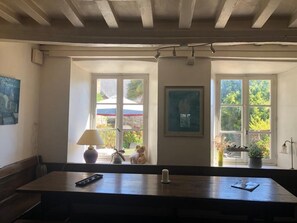 Dining - Magnificent longère of the Cotentin (Heugueville-sur-Sienne)