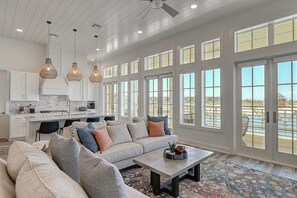 Smart TV - Huge, 3-Story Lakeside Home@Cinnamon Shore w/ Resort-Like Amenities Galore! (Port Aransas)