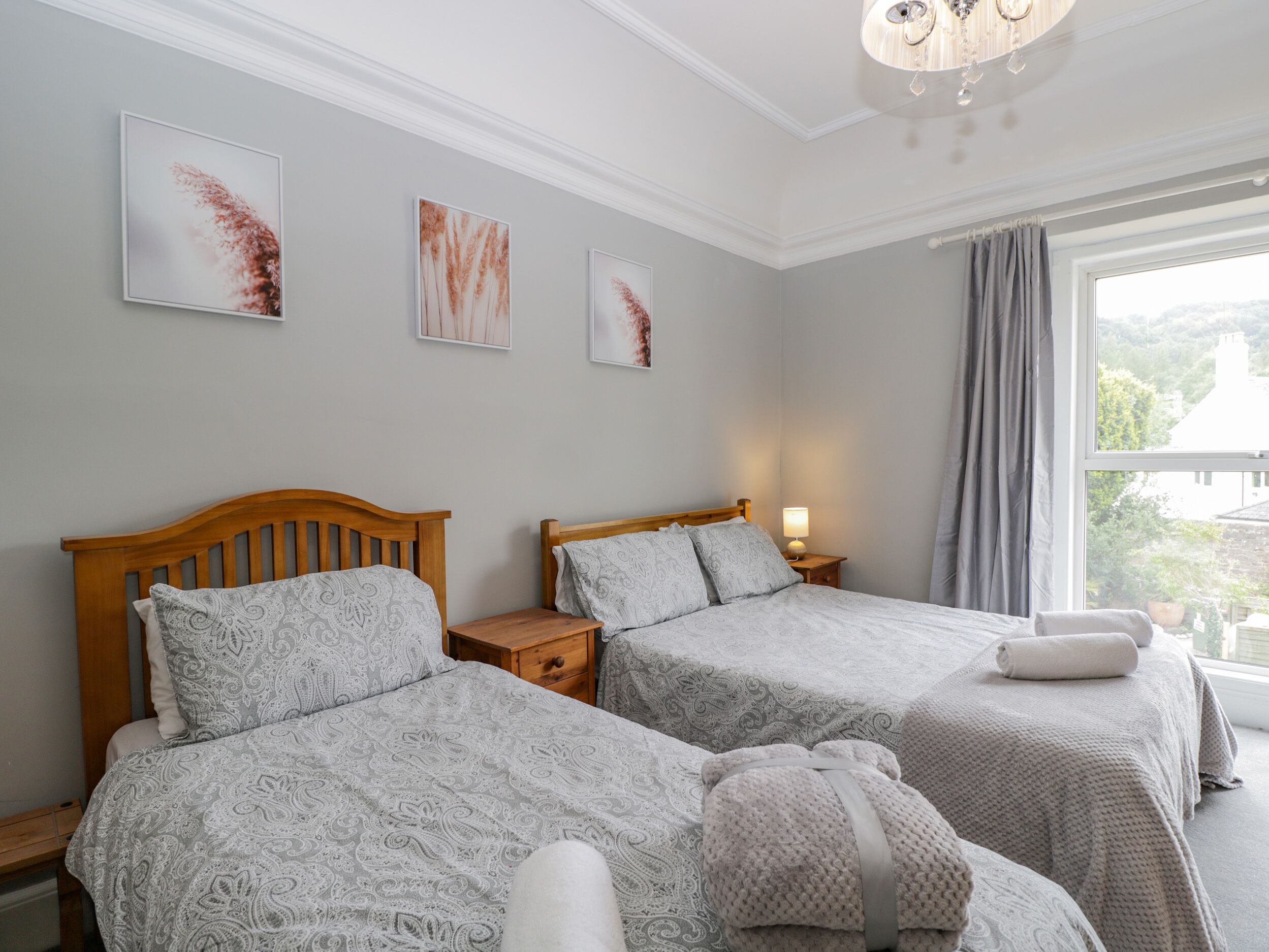 5 kamar tidur dan didekorasi berbeda-beda