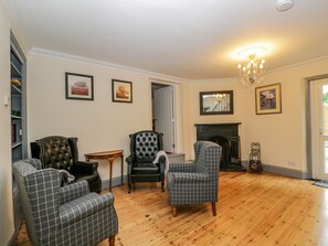 Living room - White Roses (Ross-on-Wye)