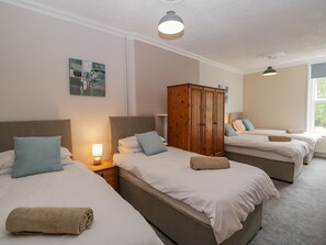 5 bedrooms, individually decorated, individually furnished, free WiFi - White Roses (Ross-on-Wye)