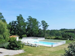 Outdoor pool, a heated pool - 'les Arcs' (Ronsenac)
