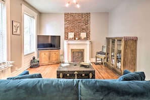 TV, fireplace, Netflix, Hulu