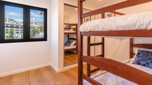 A bunk bed room with a window overlooking a cityscape. - Magn lia Apartment by Atlantic Holiday (Funchal)
