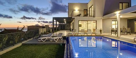 4 habitaciones, tabla de planchar con plancha y wifi