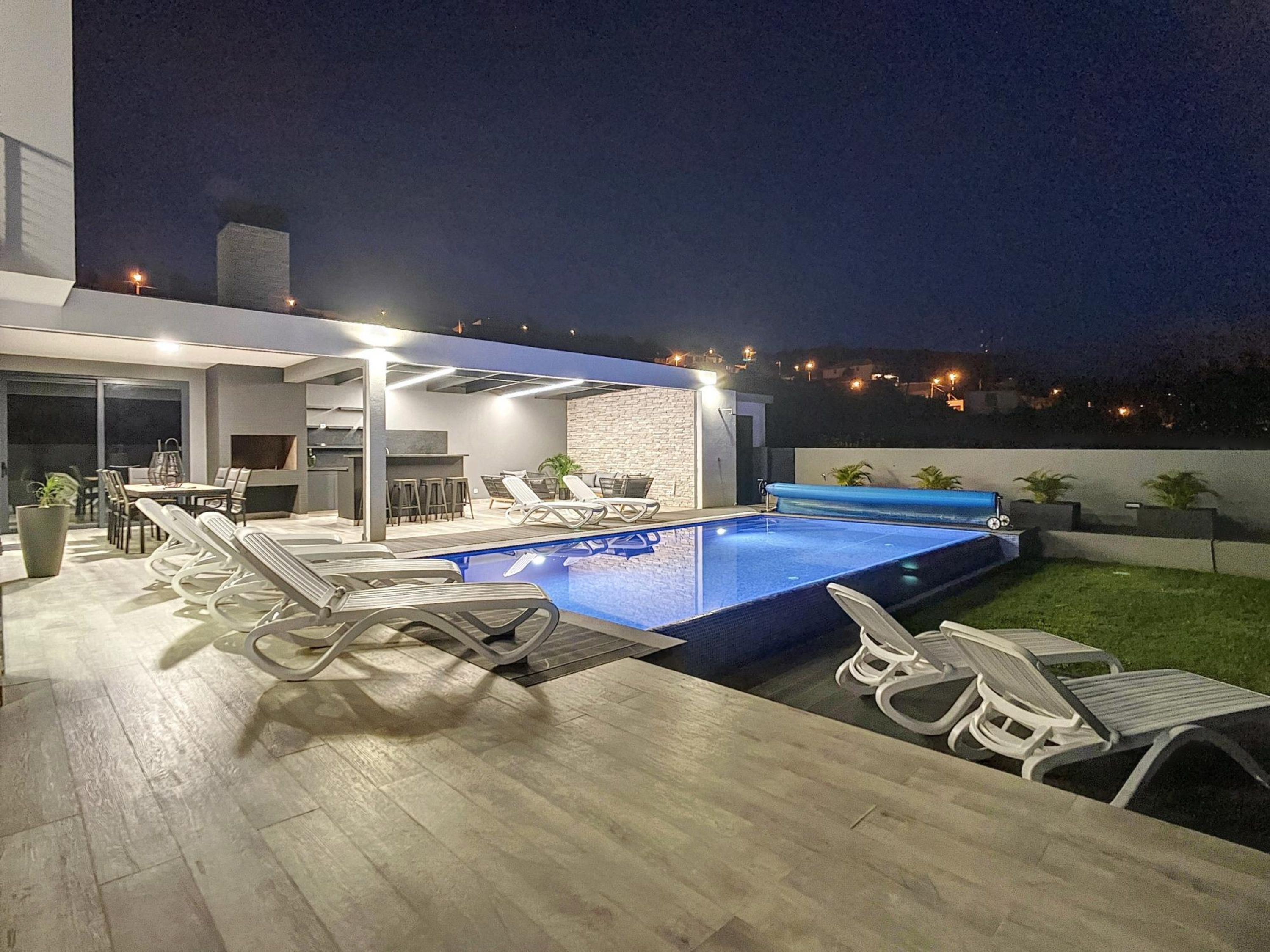 Huvila | 4 makuuhuonetta, silitysrauta/-lauta, Wi-Fi