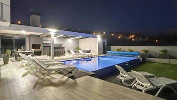 Huvila | 4 makuuhuonetta, silitysrauta/-lauta, Wi-Fi