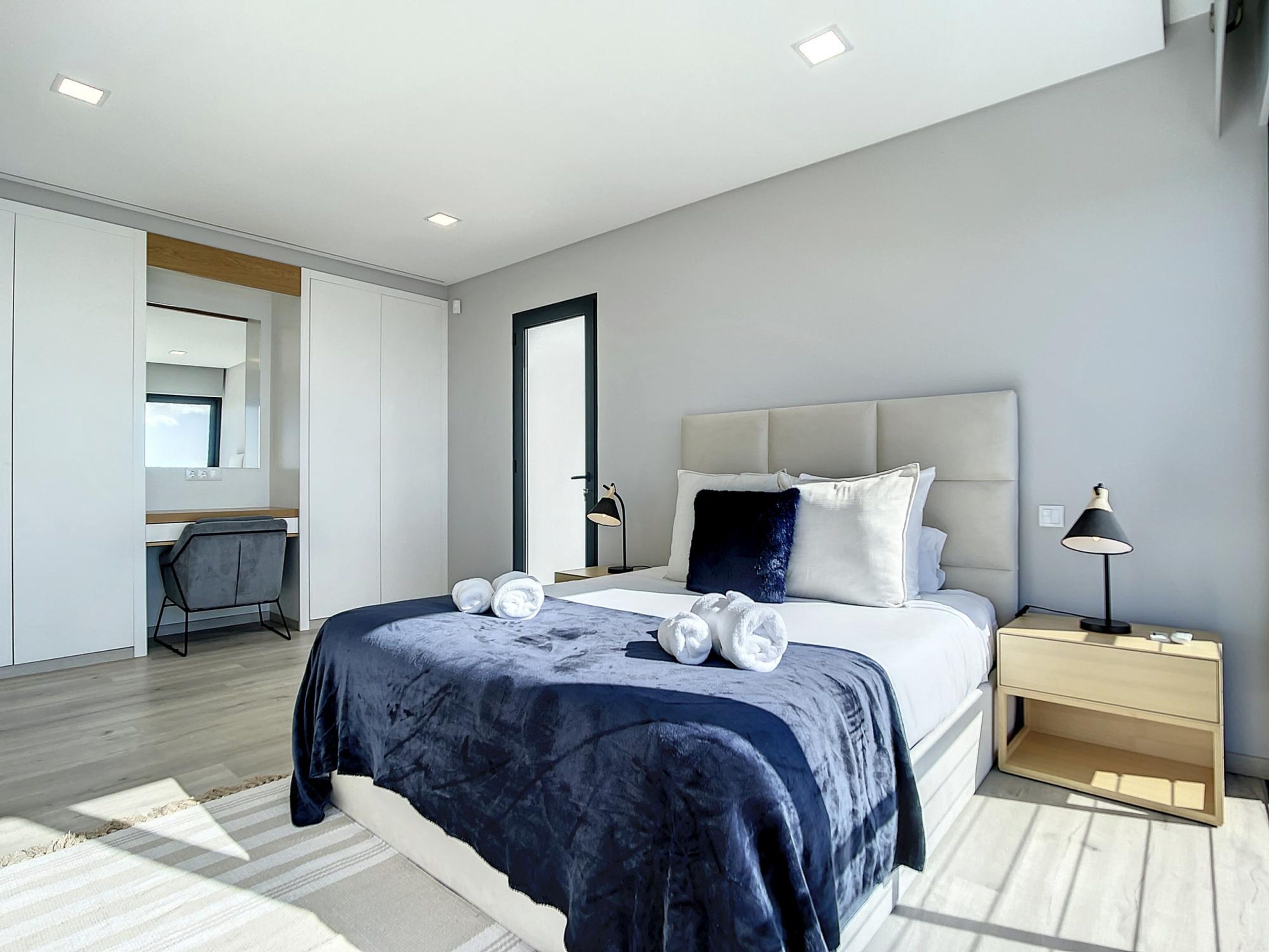 Huvila | 4 makuuhuonetta, silitysrauta/-lauta, Wi-Fi