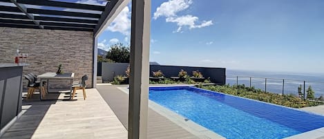 Huvila | 4 makuuhuonetta, silitysrauta/-lauta, Wi-Fi