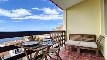 Apartment | 1 bedroom, travel crib