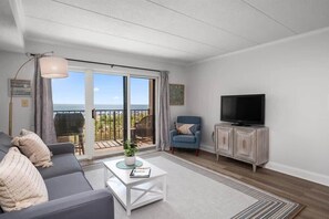 TV - One Bedroom Direct Oceanfront Condo with Pool (Ocean City)