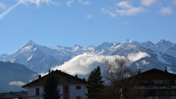 A mountain landscape with snow-capped peaks and a clear sky. - 5 Seasons House Zell am See - TOP 5 Summer Card (Zell am See)