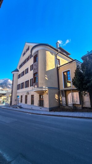 A multi-story building with a curved facade, large windows, and a visible entrance. - Post Residence Apartments 7B 150m From ski Lift (Zell am See)