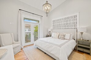 3 bedrooms, iron/ironing board, free WiFi, bed sheets - Holiday Availability! Barefoot Bungalow - 3 Adult Bikes! Community Pool! (Seacrest Beach)