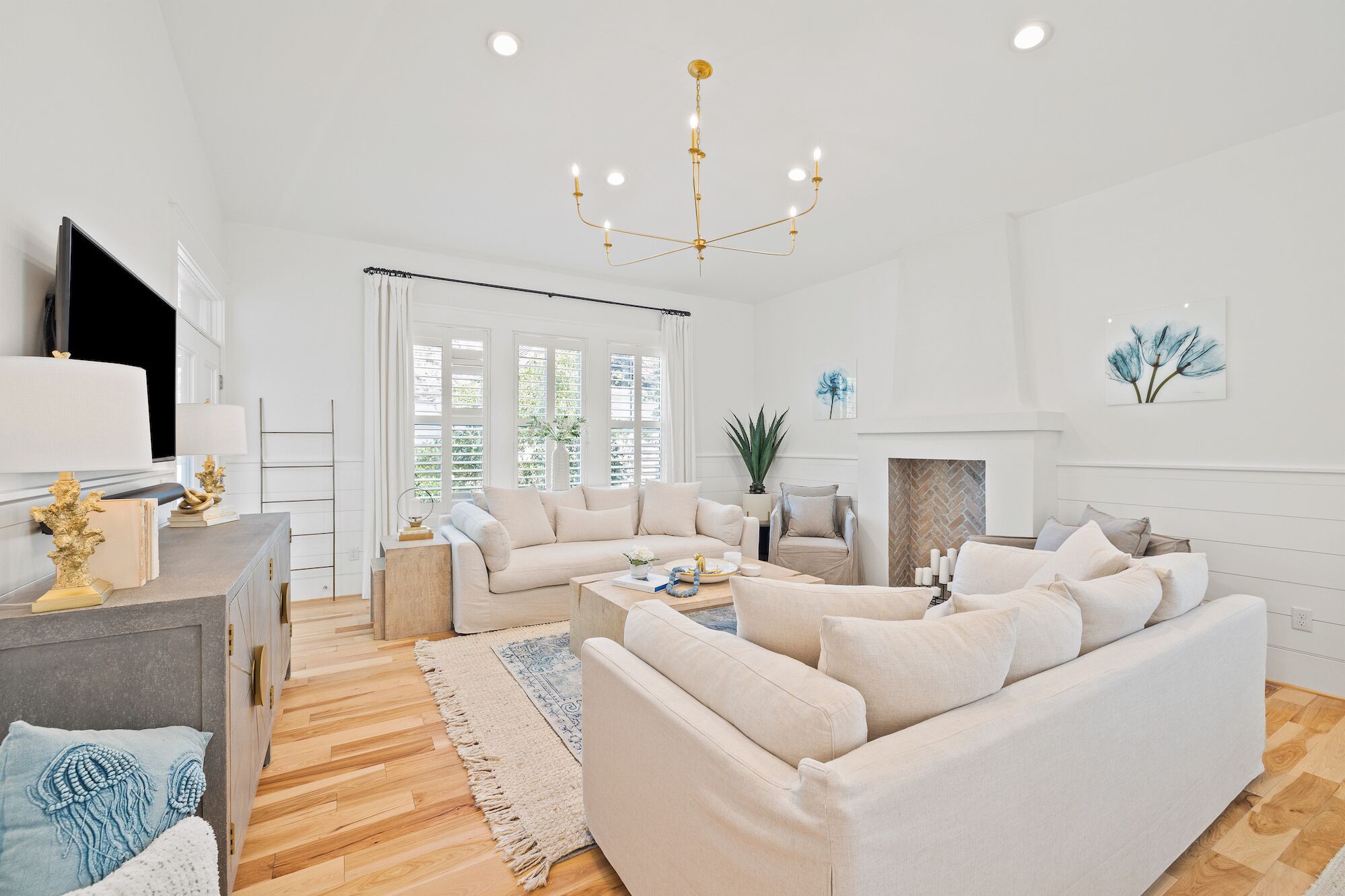 Télévision, chaîne hi-fi