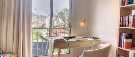 Apartment | 3 bedrooms, travel crib