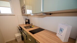 A compact kitchen with a sink, a coffee maker, and a microwave. - Deluxe Studio Kaprun TOP 72 (Kaprun)