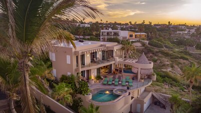 Views of El Arco, Famous Cabo Bay Rock Formation
