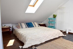 2 bedrooms, iron/ironing board, free WiFi, bed sheets