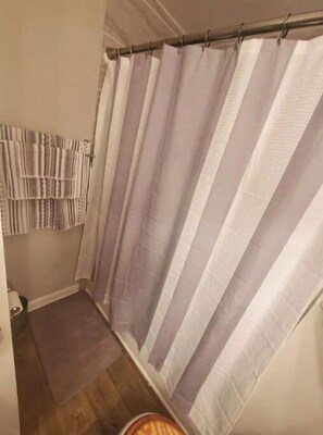Combined shower/tub