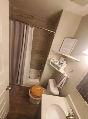 Combined shower/tub