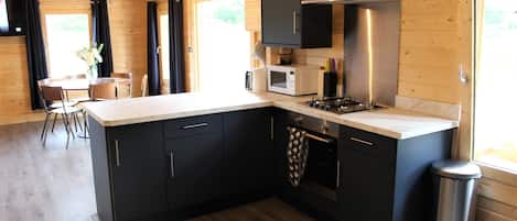 Cabin | Private kitchen | Fridge, microwave, oven, stovetop