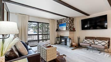 Condo, 2 Bedrooms | Living area