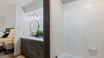 Apartment, 2 Schlafzimmer | Badezimmer