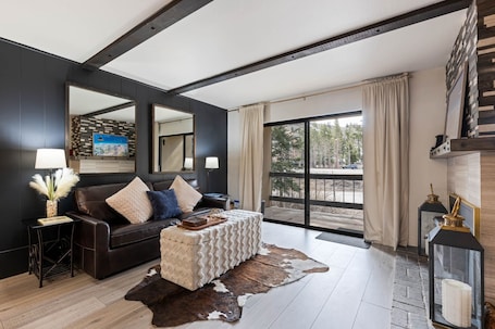 Condo, 2 Bedrooms | Living area